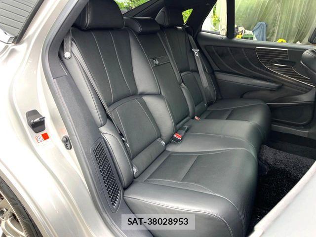 Lexus LS 2019-07 7220982-9