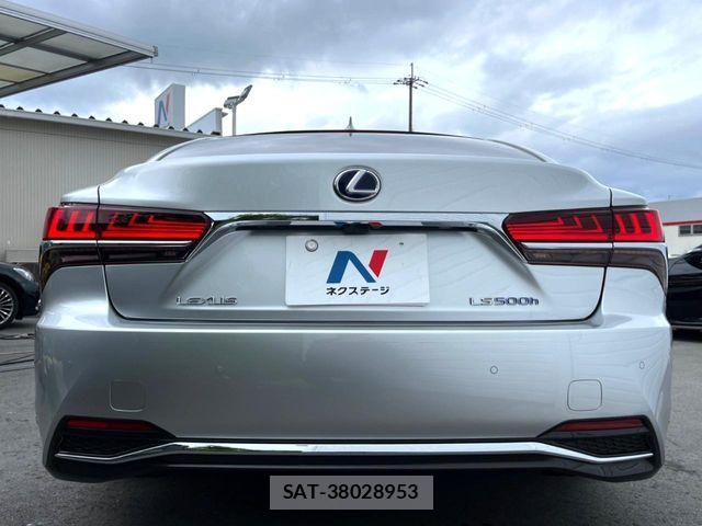 Lexus LS 2019-07 7220982-14