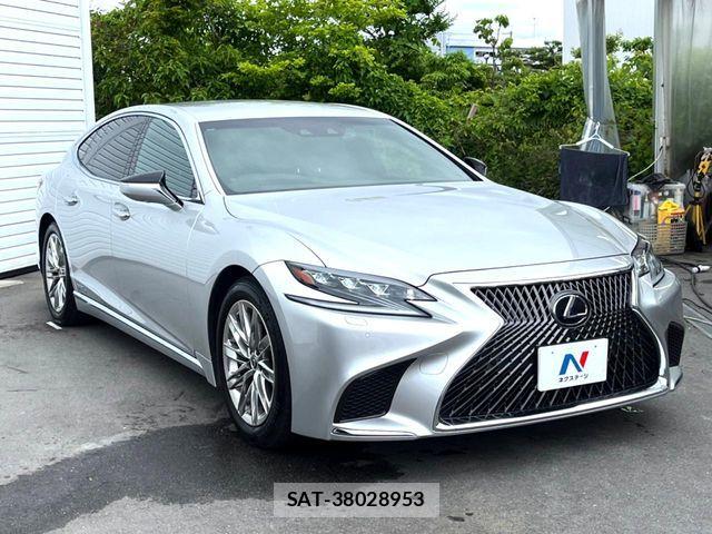 Lexus LS 2019-07 7220982-15