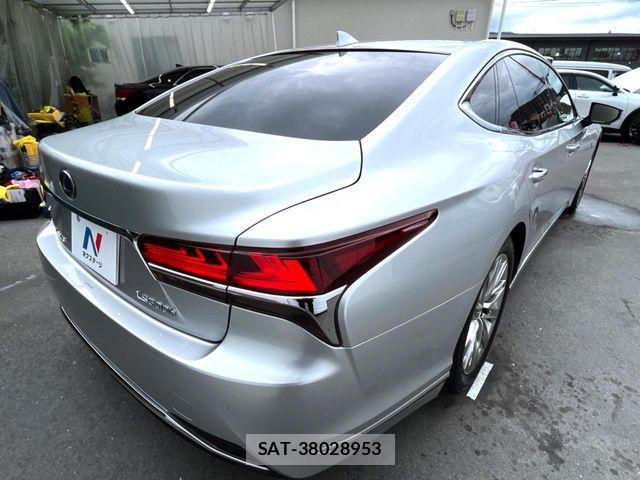 Lexus LS 2019-07 7220982-16