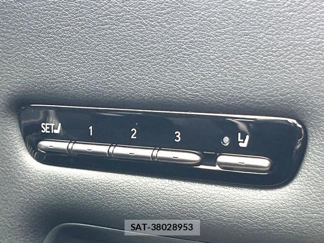 Lexus LS 2019-07 7220982-5