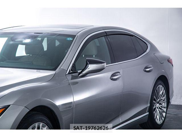 Lexus LS 2025-03 7220988-17