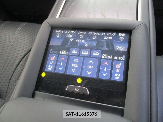 Lexus LS 2021-03 7220983-10