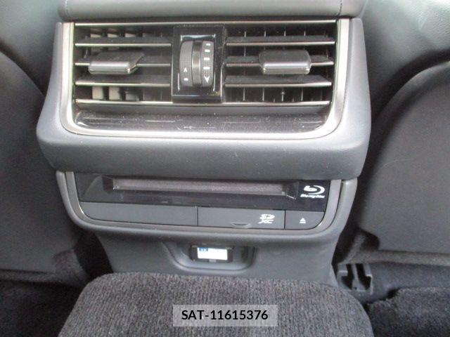 Lexus LS 2021-03 7220983-11