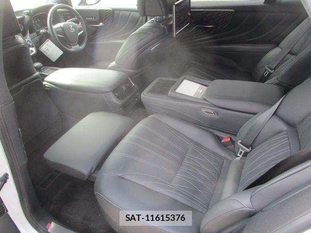 Lexus LS 2021-03 7220983-13