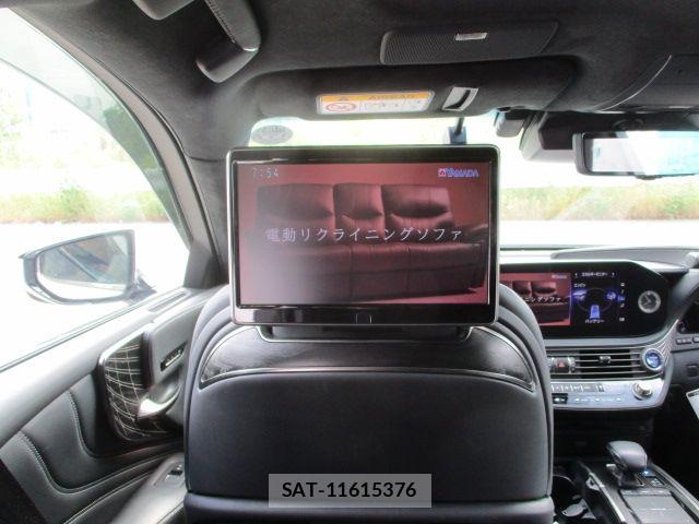 Lexus LS 2021-03 7220983-15