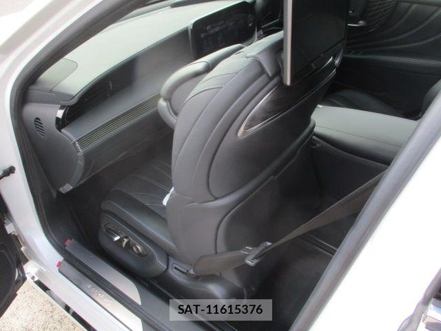 Lexus LS 2021-03 7220983-16