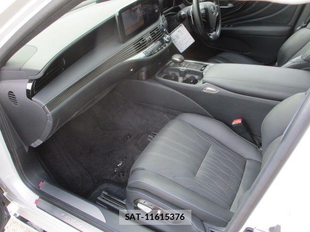 Lexus LS 2021-03 7220983-17