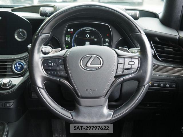 Lexus LS 2021-03 7220985-15