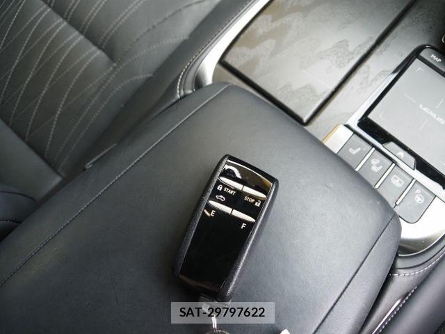 Lexus LS 2021-03 7220985-29