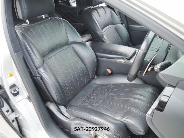 Lexus LS 2021-06 7220986-10