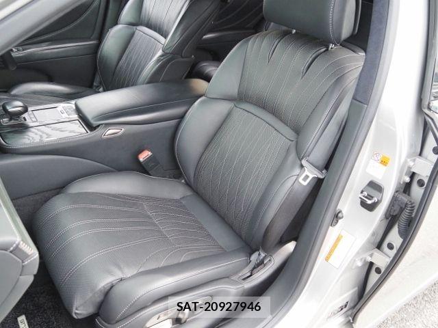 Lexus LS 2021-06 7220986-11