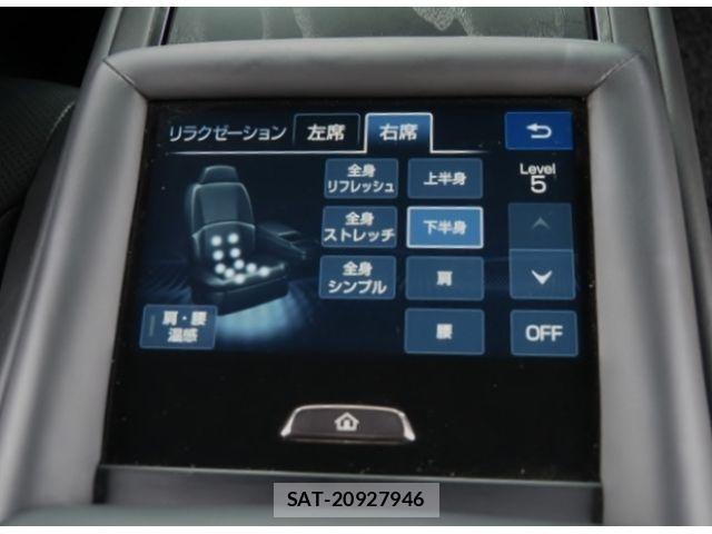 Lexus LS 2021-06 7220986-13