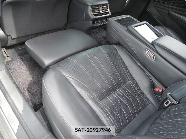 Lexus LS 2021-06 7220986-14