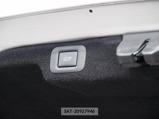 Lexus LS 2021-06 7220986-17