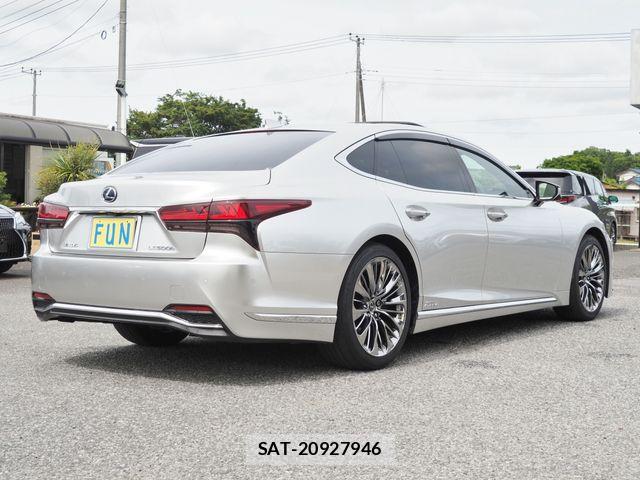 Lexus LS 2021-06 7220986-4