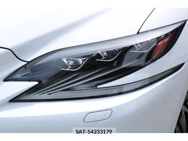 Lexus LS 2018-04 7220987-14
