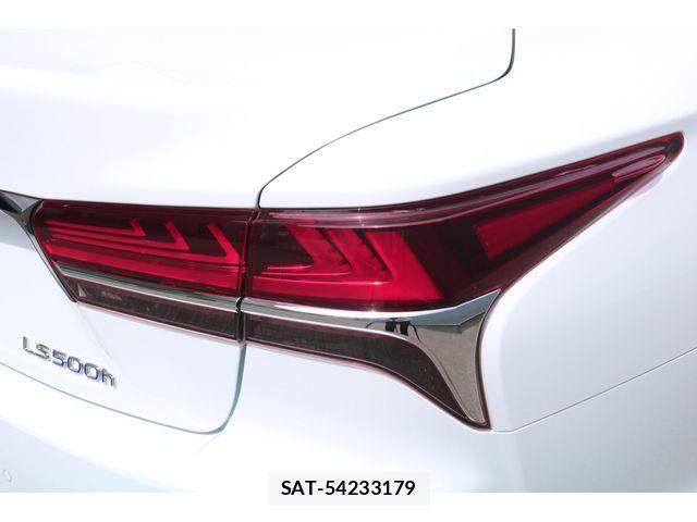 Lexus LS 2018-04 7220987-15