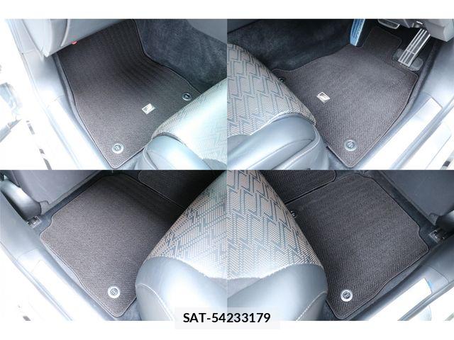 Lexus LS 2018-04 7220987-21