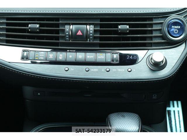 Lexus LS 2018-04 7220987-24