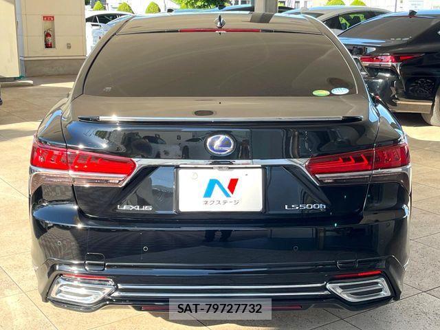 Lexus LS 2019-02 7272228-16