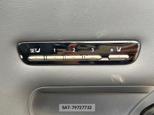 Lexus LS 2019-02 7272228-6