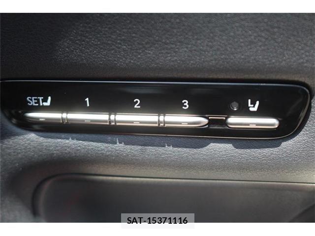Lexus LS 2017-11 7328045-26