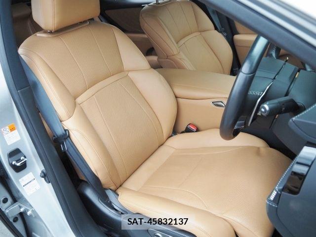 Lexus LS 2023-05 7328039-10