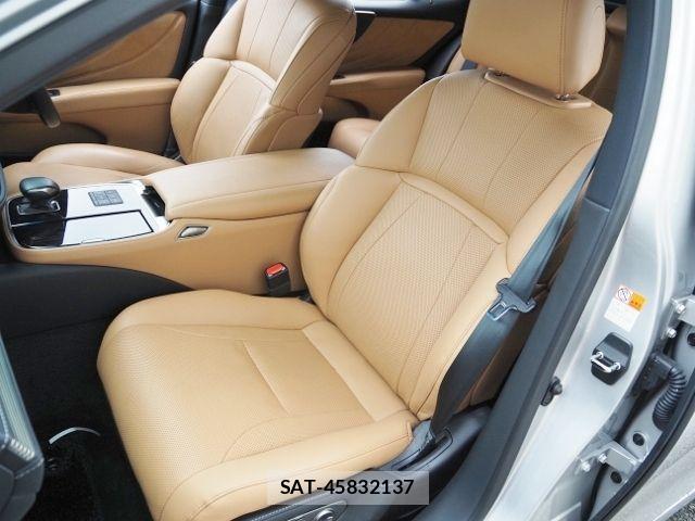 Lexus LS 2023-05 7328039-11