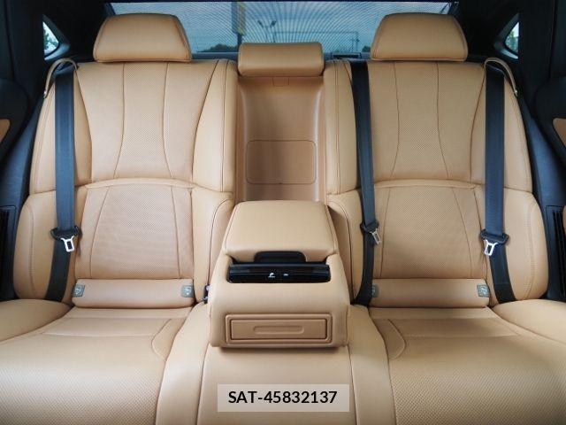 Lexus LS 2023-05 7328039-12