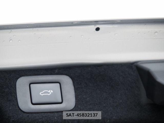 Lexus LS 2023-05 7328039-15