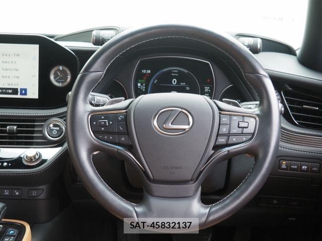 Lexus LS 2023-05 7328039-16