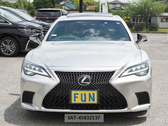 Lexus LS 2023-05 7328039-1