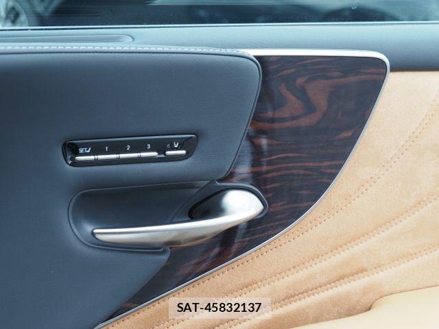 Lexus LS 2023-05 7328039-29