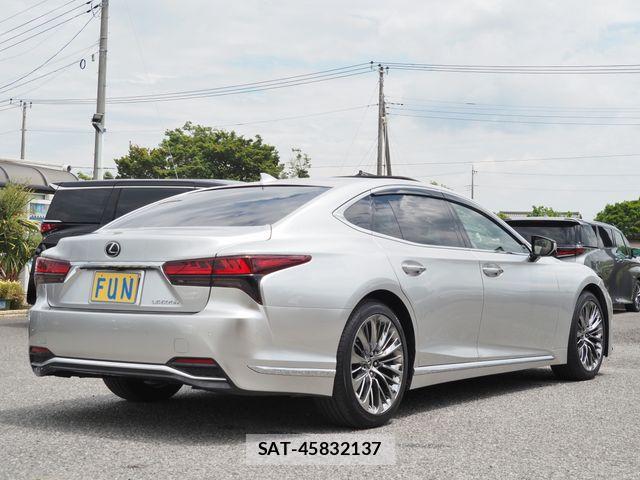 Lexus LS 2023-05 7328039-4