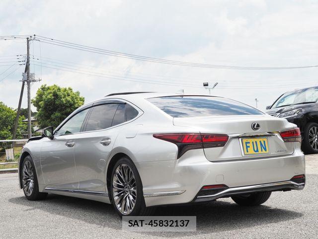 Lexus LS 2023-05 7328039-5