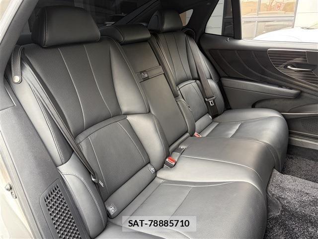 Lexus LS 2018-01 7358503-16