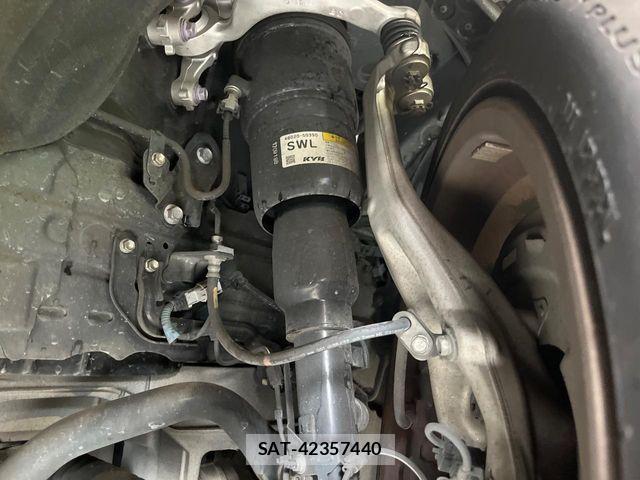 Lexus LS 2017-10 7392676-19