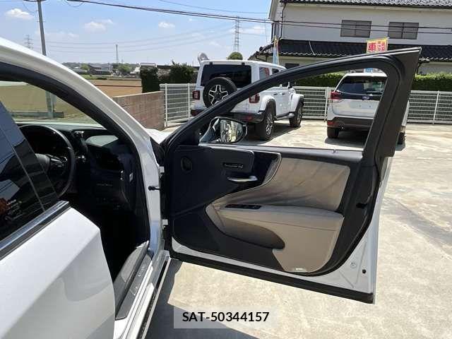 Lexus LS 2020-12 7455411-10