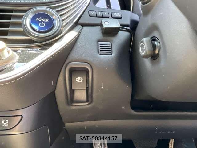 Lexus LS 2020-12 7455411-16
