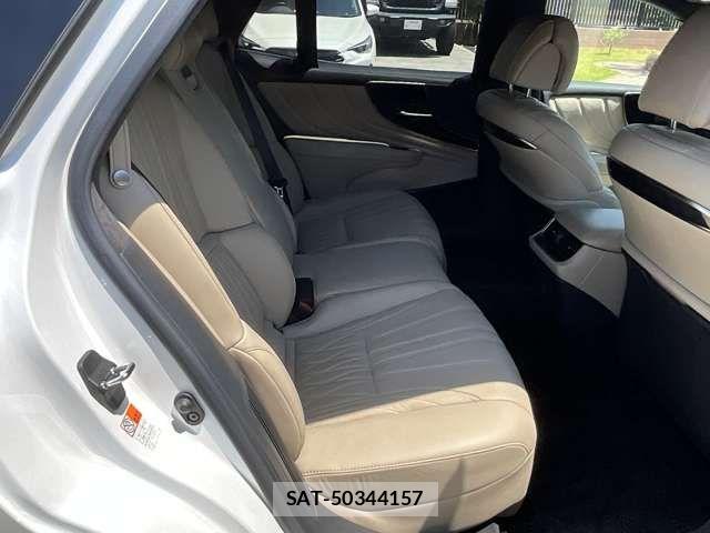Lexus LS 2020-12 7455411-26