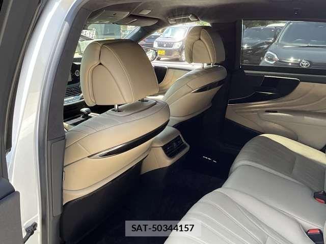 Lexus LS 2020-12 7455411-28