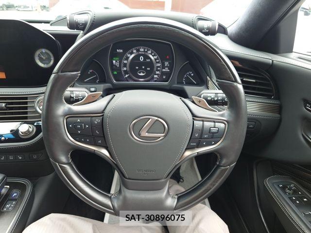 Lexus LS 2023-02 7501276-12