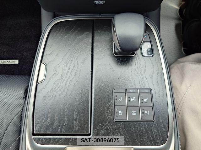 Lexus LS 2023-02 7501276-18