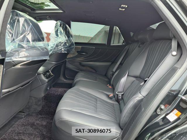 Lexus LS 2023-02 7501276-25