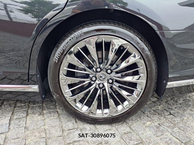Lexus LS 2023-02 7501276-7