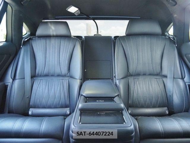 Lexus LS 2023-08 7617665-12