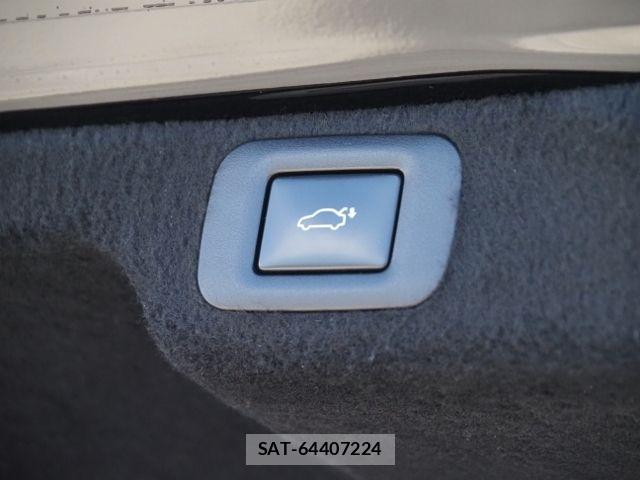Lexus LS 2023-08 7617665-18