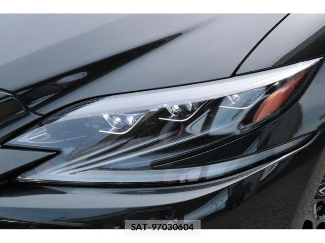 Lexus LS 2019-07 7617663-12