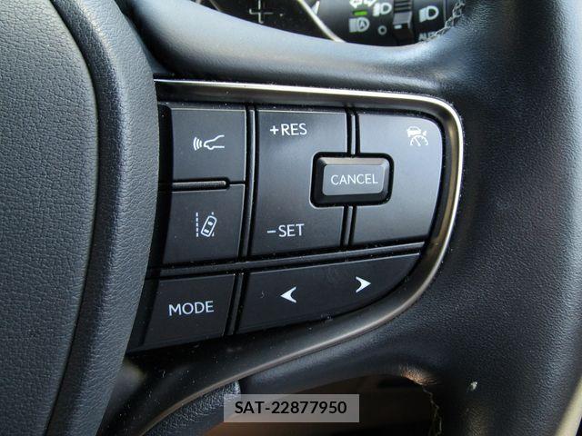 Lexus LS 2022-02 7786515-11